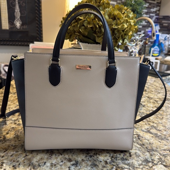 Kate Spade Laurel Way Reese Leather Crossbody Bag - Picture 3 of 10